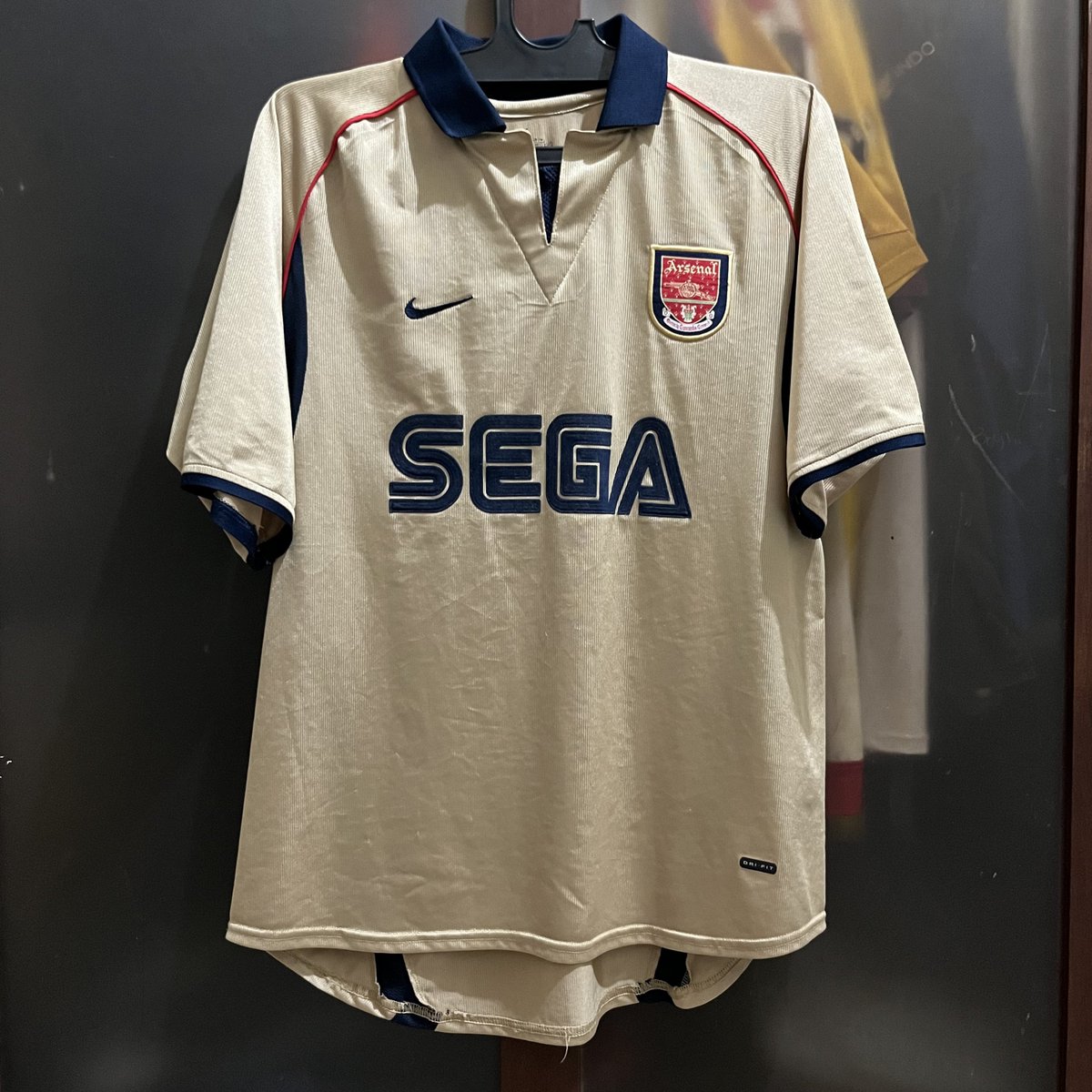 HRadhiyan's tweet photo. WTS @Jerseyforum #jersey4sale 
1. Arsenal Away 01/02 size M, VGC. 5000K
2. Arsenal Away 05/06 size S, VGC. 2500K
3. Arsenal Away 06/07 size S, VGC. 1200K
4. Arsenal Home 12/14 (FA Cup Champion) size M, BNWT. 1800K https://t.co/wQZQvRcEZU