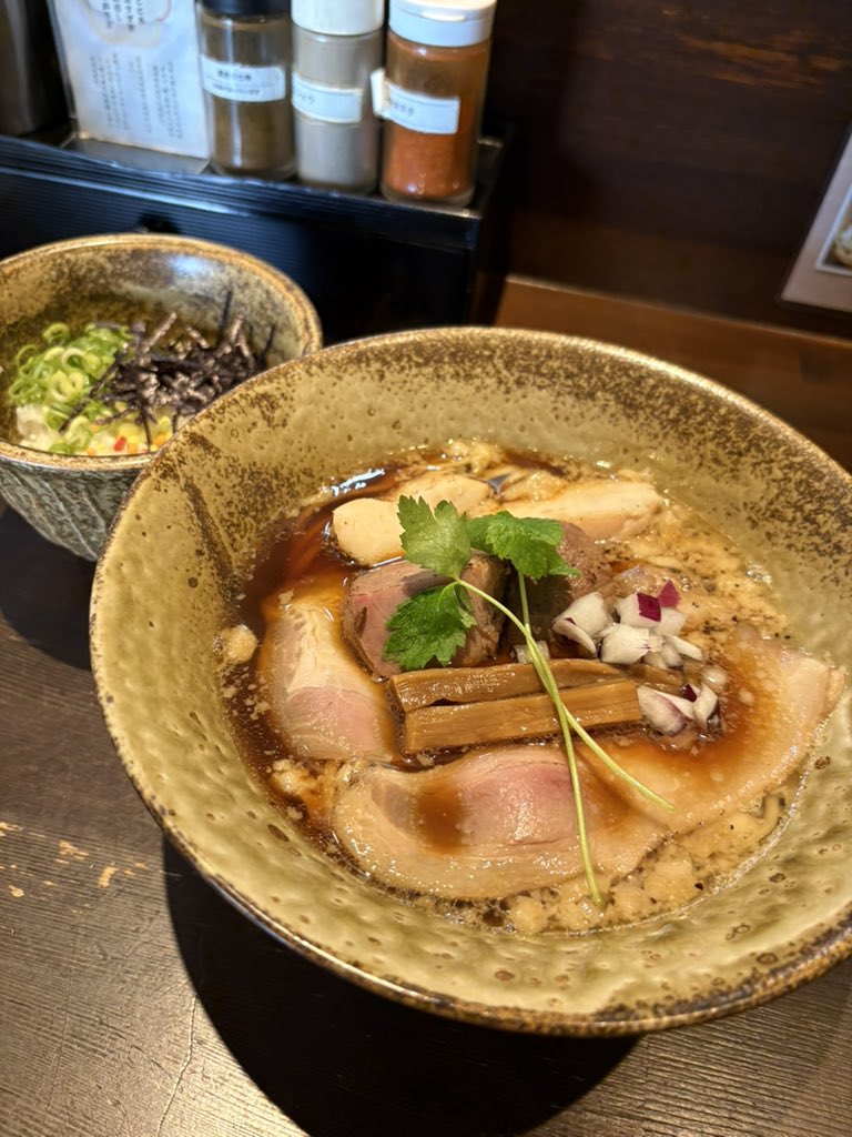 sakura5133's tweet photo. ラーメンこころ@菊川
豚清湯中華そば
茶漬け飯

ふと食べたくなってこころさん🙌

初訪問時から変わらない印象。

とにかくTKC店主の接客、気付きが凄い。

味は勿論ですけど、こういう事をずっと
続けてるお店☺️繁盛するのも納得です。

ご馳走様でした🫡

#Cocoro_TKC https://t.co/hCEBgWY6MU