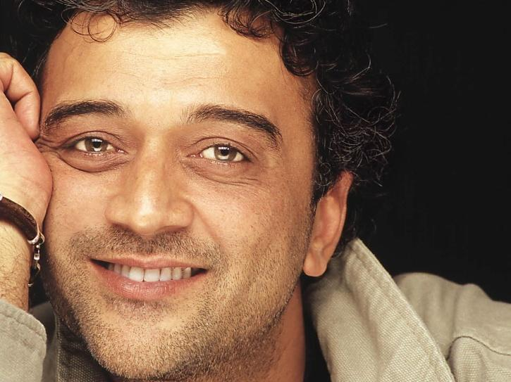 yoonshabnami's tweet photo. Happy birthday to Lucky Ali...a voice that somehow sounds like nostalgia, freedom, loneliness, sunshine and a long drive all at once!

What is your favorite song by him? https://t.co/xSHFLbqK88