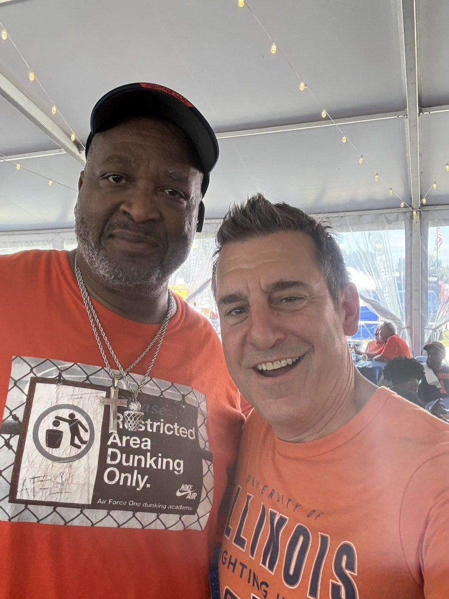 mattmiller2011's tweet photo. @Ecnerwal23 Got a pic with my favorite all time Illini Kenny Battle before the football game last week. Great guy https://t.co/zCbVYUUsQ6