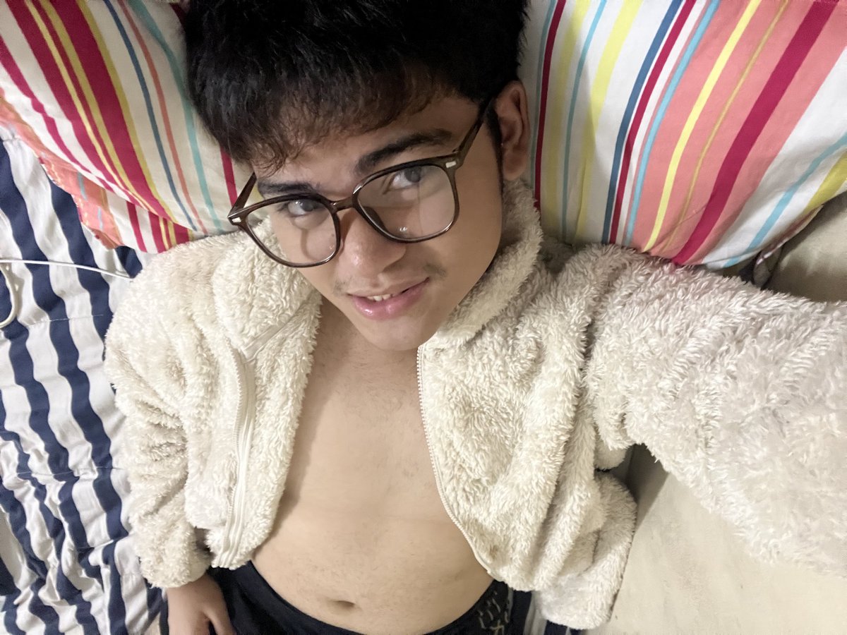 Delreybryy's tweet photo. Every single night, I pray that my tits are sitting right! https://t.co/HYEM9lRGlr