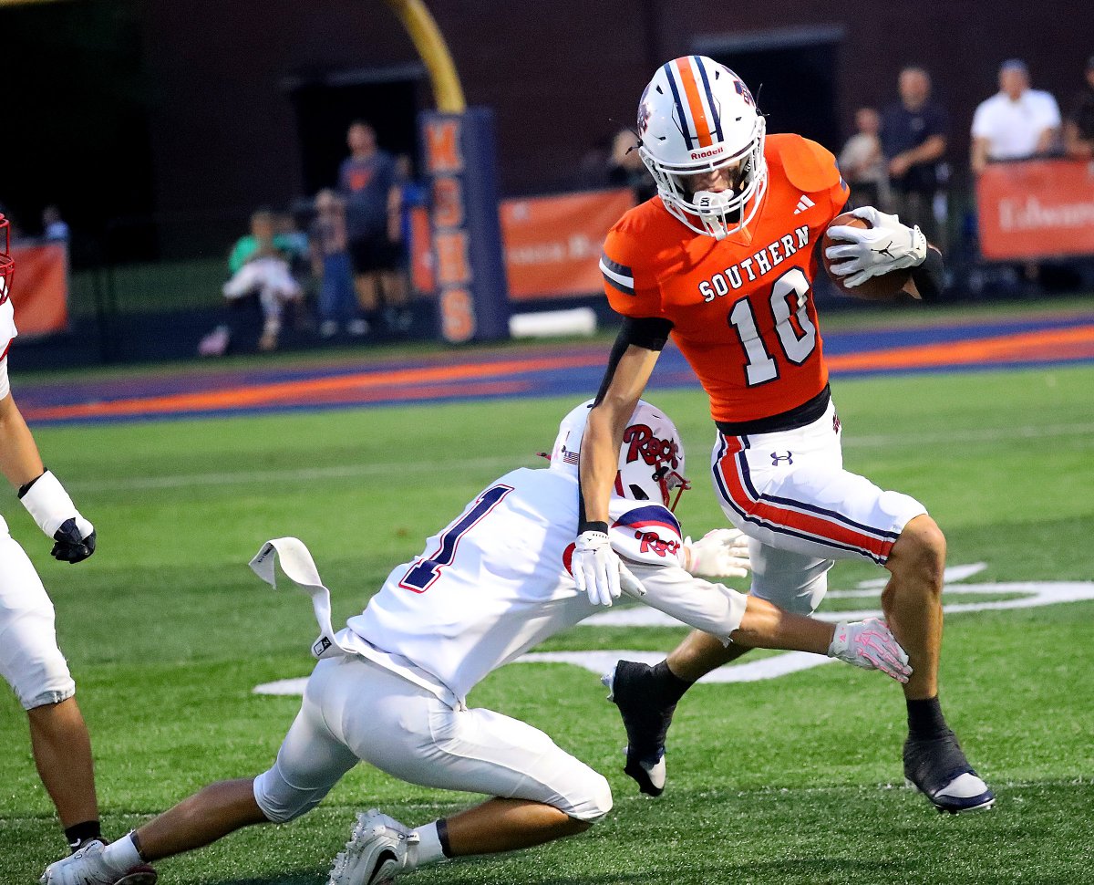 RichmondRsports's tweet photo. HIGH SCHOOL FOOTBALL
Final from Berea ...
Madison Southern 26, Rockcastle County 20
(Game halted in 3rd quarter by lightning)

Semaj DeShields - 2 rush TDs
Gabe Beard - TD rush, TD pass
Cayden Chasteen - TD reception

Eagles (3-2) return to action next week vs. Dunbar https://t.co/CkX6lU9Uau