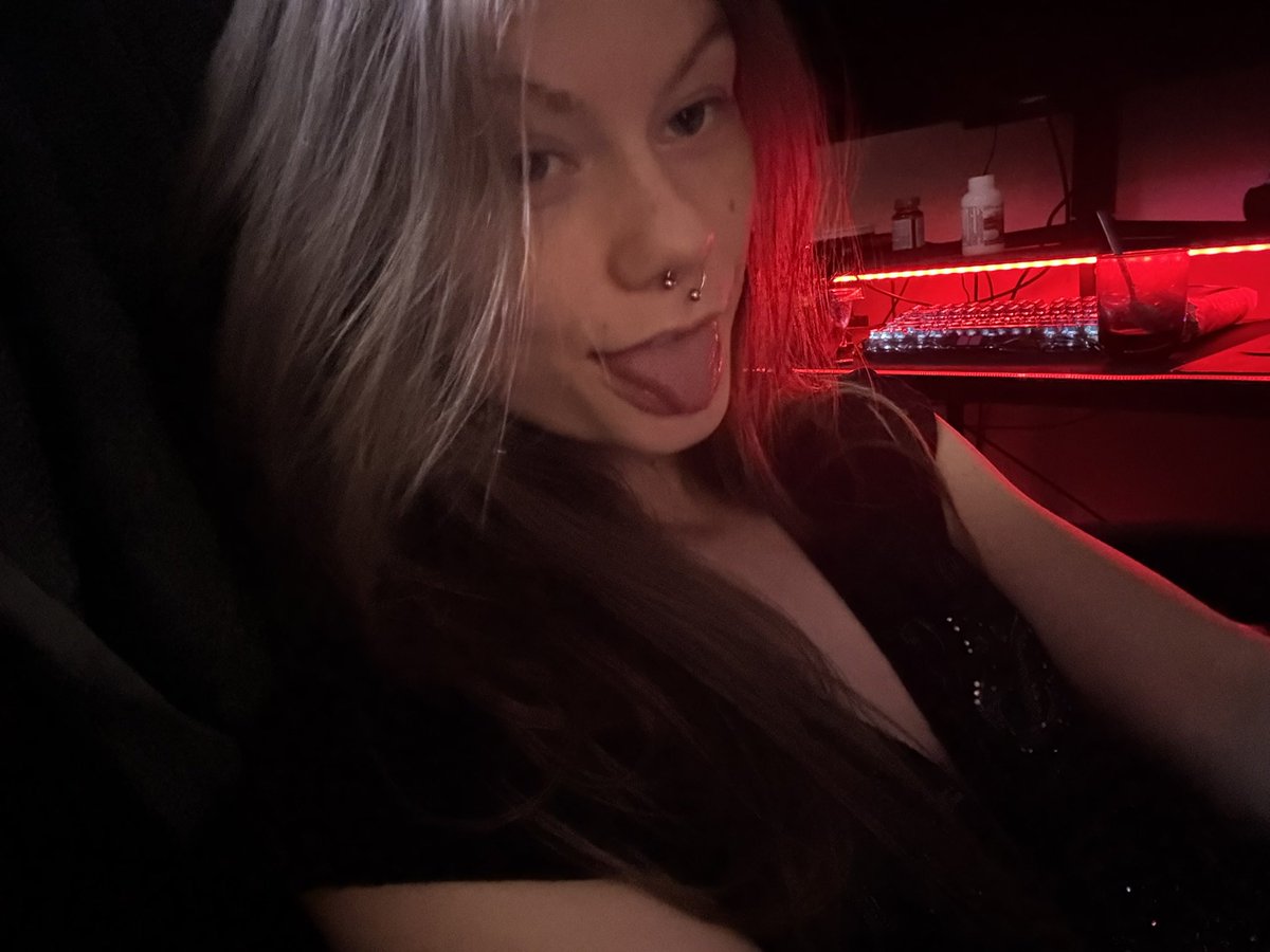 Moo4MissK's tweet photo. paydayyy!

my feet &amp; i are ready to step on u while u  empty ur account helplessly ❤️‍🔥

findom https://t.co/aTcbZrJVql
