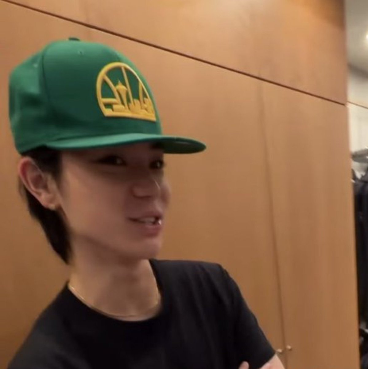 lyy4sho's tweet photo. DAMN ohyul with topi ijo is really really the most handsome attractive finest man alive https://t.co/hWltPC5Ljg