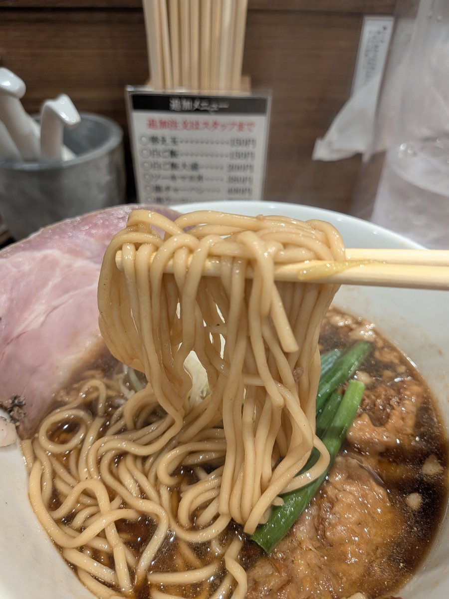 sukepins's tweet photo. 2026/09/19 ramen core core
これこれ

いやあメチャウマですわ
濃口醤油に鰹出汁が効いて甘めのスープの中平麺がめちゃよく合う

美味しく戴きました
ごちそうさまでした

#これこれ 
#醤油ラーメン https://t.co/FprIawC2JG