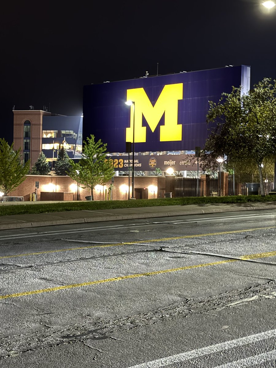 swankywolverine's tweet photo. It’s Michigan Football GAMEDAY.  

Go Blue.  Beat UTEP. https://t.co/WqIuSSUrJ4