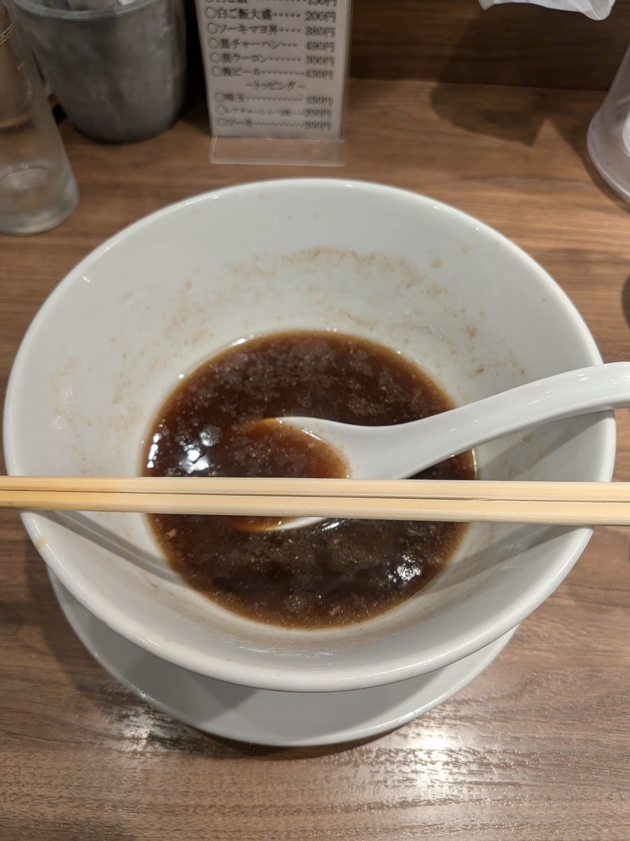 sukepins's tweet photo. 2026/09/19 ramen core core
これこれ

いやあメチャウマですわ
濃口醤油に鰹出汁が効いて甘めのスープの中平麺がめちゃよく合う

美味しく戴きました
ごちそうさまでした

#これこれ 
#醤油ラーメン https://t.co/FprIawC2JG
