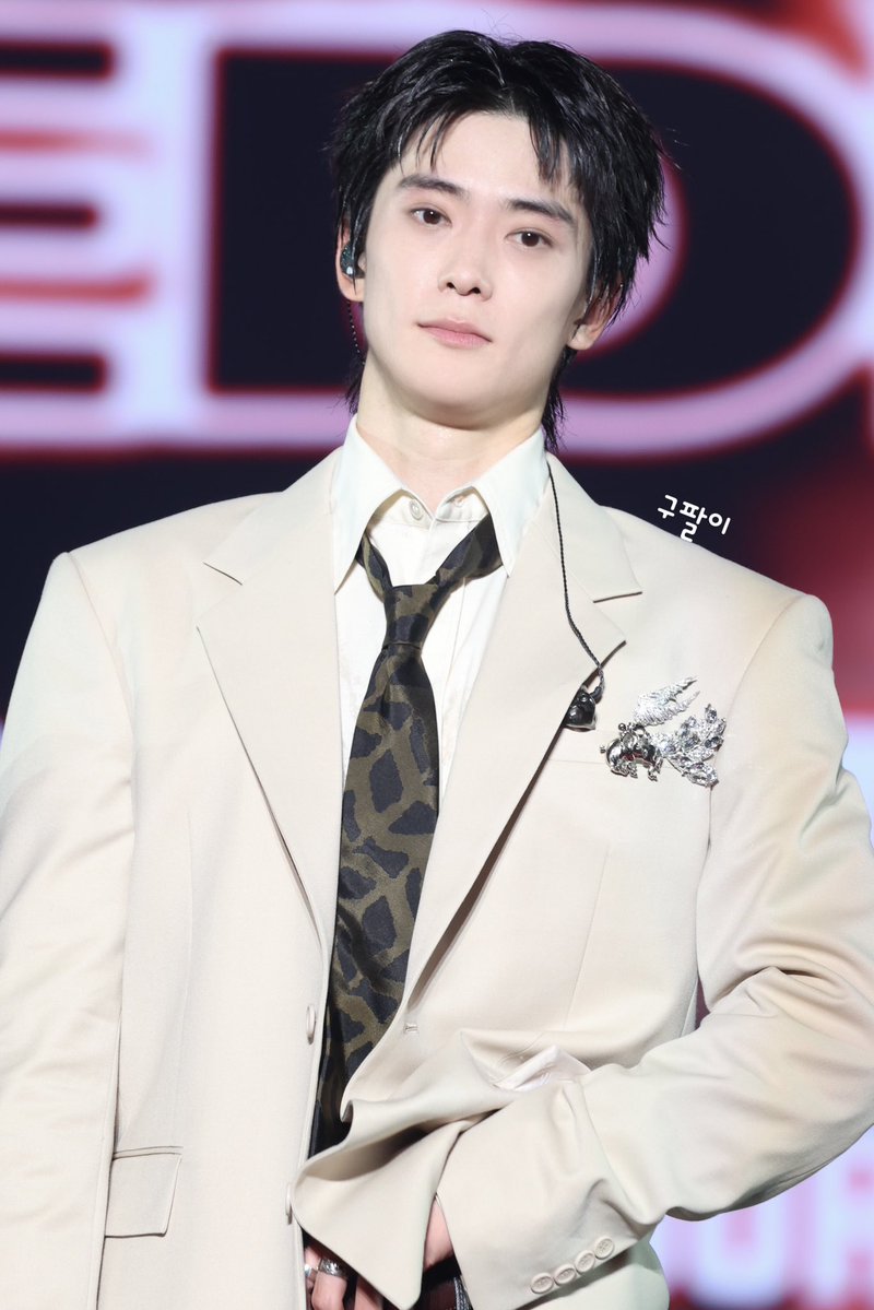 j98w_'s tweet photo. 정재현은 너무나 유명한 미남임 #재현 #JAEHYUN https://t.co/JbZBkkDQxD