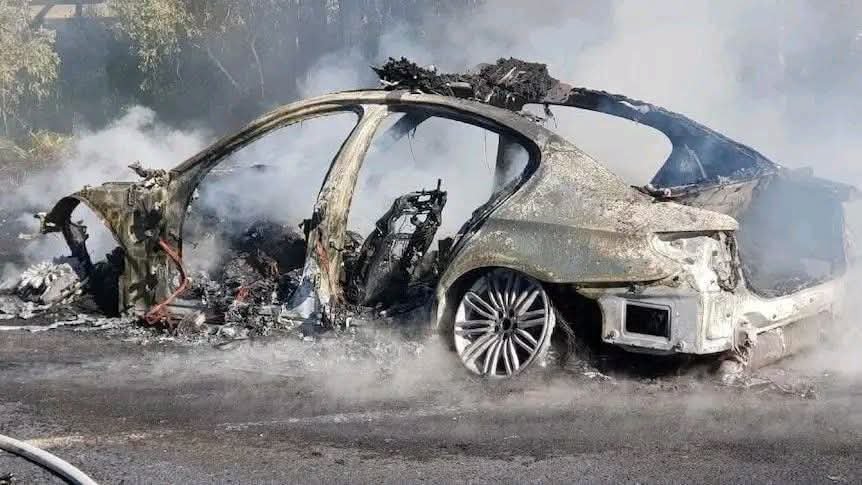 MzansiTouchline's tweet photo. ROODEPOORT DRAMA: MAN ALLEGEDLY SETS FIRE TO CAR HE BOUGHT FOR HIS WIFE

ROODEPOORT, JOHANNESBURG – A man allegedly set fire to a vehicle he had recently bought for his wife after tracking it to a location where he reportedly found her with another man.

According to reports, the man used the vehicle’s tracker to locate the car. When he arrived at the location, he allegedly found his wife with a male friend.

It is further alleged that he took the car keys before setting the vehicle alight.

The incident reportedly happened in Roodepoort, Johannesburg, today. The circumstances surrounding the incident have not yet been independently confirmed