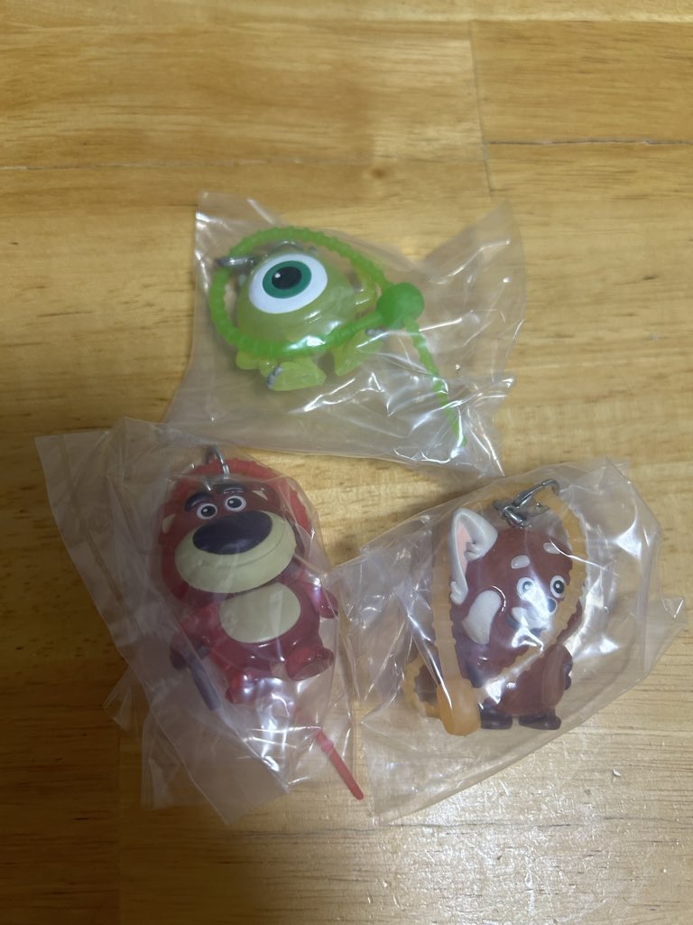 purinpom4's tweet photo. 【譲】
ピクサー　ぷくちゃーむ
マイク　ロッツォ　レッサーパンダメイ

【求】
同種　エイリアン
または定価

横浜、川崎、武蔵小杉にて手渡し希望 https://t.co/2Z1fMjwHgf