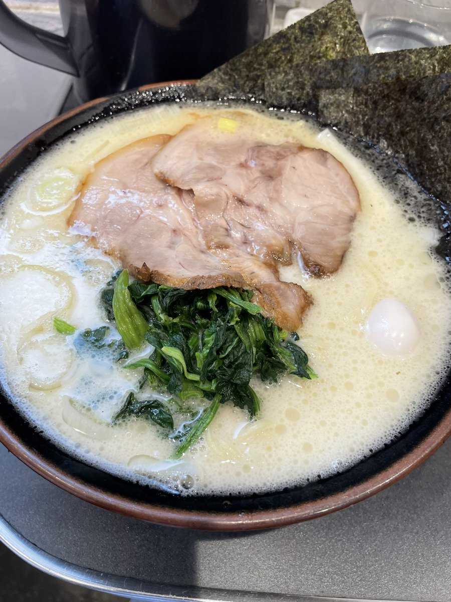 akinorigsx's tweet photo. 昨年学生に教えてもらったオススメのラーメン屋さんに初来店
いつも並んでるので諦めてたけど行って良かったー
濃厚クリーミーで美味しかったです❤️ https://t.co/4j0euiFlx6