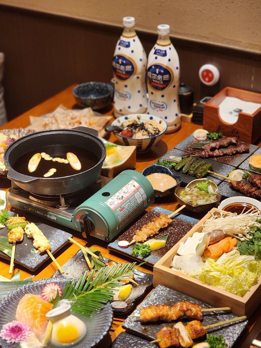 wishe516222's tweet photo. Late-night snack craving fixed at our tiny izakaya—steaming miso soup, crispy gyoza, and quiet smiles for every tired soul staying up. https://t.co/40SkGOk7J0