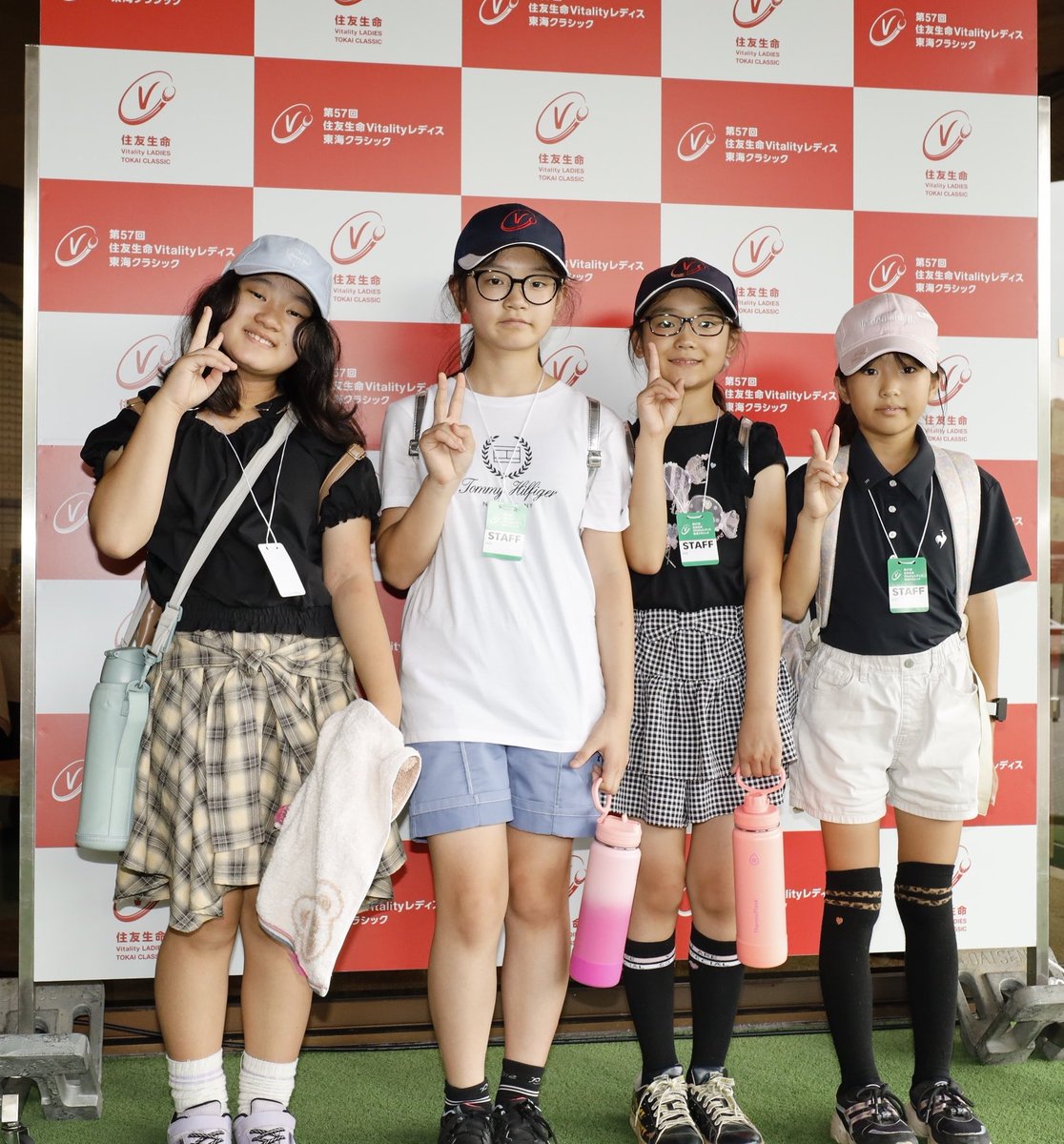 SUMITOMO_TokaiC's tweet photo. #住友生命Vitalityレディス東海クラシック 🌺
ジュニア観戦ツアーを開催しました😊
レジェンドお二人とも📸

 #森口祐子  #上田桃子  #東海テレビ 
 #ジュニア  #観戦ツアー https://t.co/wsqHRTfVPW