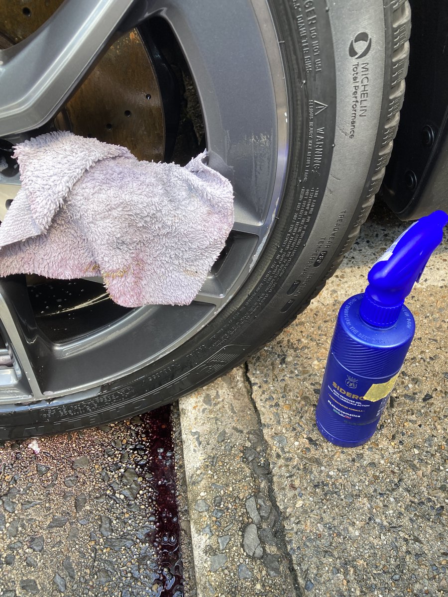 NisiyanMasters's tweet photo. #ホイール下地
#SIDERO
#REACLEAN
暑くなってきました🥵
ホイール洗浄のつづきはSIDEROで紫まみにしてニヤニヤしてます😅
最後にリアクリーンと神風スポンジでペイントクレンジング🌟スポンジは白から灰色になりましたw https://t.co/XQAKcgFV5F