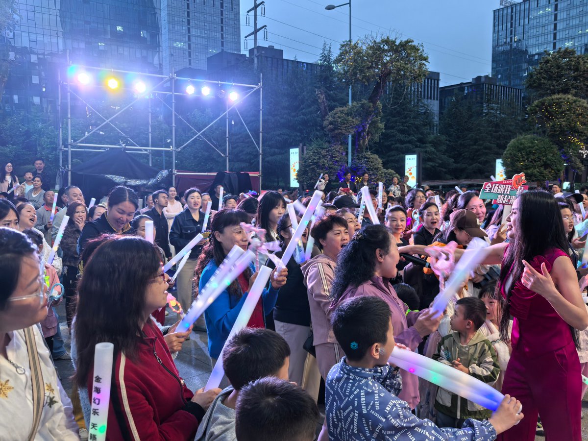 kokis124's tweet photo. Tonight’s indie gig hits different! Local band The Wave just dropped an unreleased track that had the whole crowd singing along. What a night—live music hits so hard! https://t.co/oC7NcsqjpF