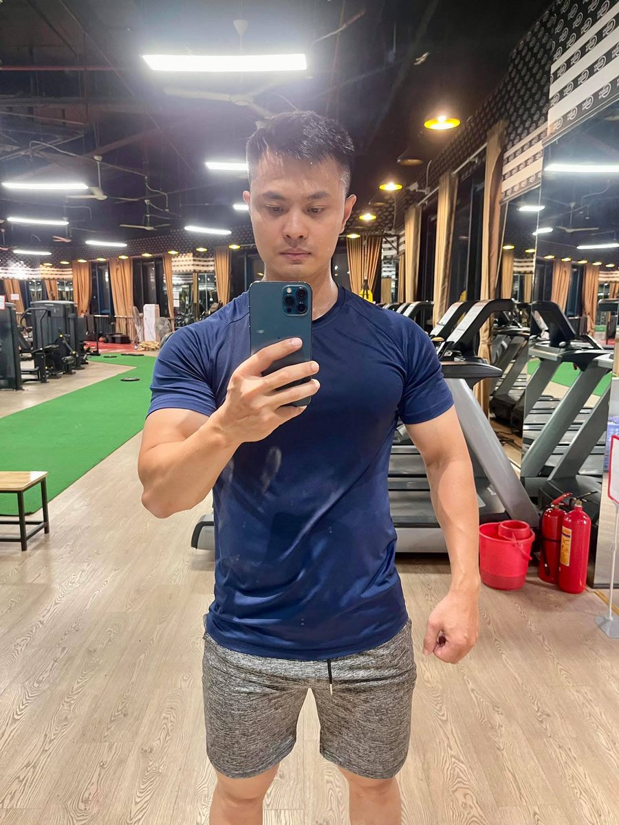 DonovatMCole75z's tweet photo. Gymer hiền lành Vương Lê

Xem full tại đây https://t.co/Vxci0e38g7 https://t.co/rgBkxrLZhf