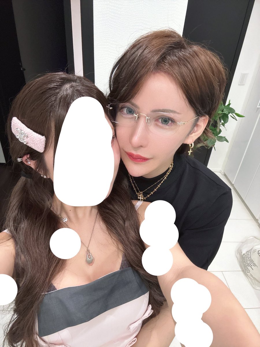 motiva55's tweet photo. 【悲報】SNS美容外科医さん、リアル整形ドラマ『ダウンタイム』を毎日連発してしまう

元SBC銀座院 最上由基先生→幼女撮影逮捕
リッツ佐藤大介先生→感染洗浄17回
RNWood・ボセル→業者同じ
エイポ→🌸アウト
セニア→AIでビフォーアフター
rbeauty小池先生→症例AIで加工した形跡
村山史朗先生→人中の壊し屋（自称）
リッツ→翠ちゃん骨切りで感染
ラストコール出演医→為谷はるかさん感染
ピオーネ村山先生→唇と鼻が連結する
haab影山淳朗先生→新吉原検診所辞める
Mods clinic長野先生→脂肪吸引ボコボコ
フェイスプラス→加工とステマ常習
オンダリフト病院→キャバ嬢によるサクラ
元ヴェル🐯井料田先生→逮捕歴
石倉界隈→過激な発言を提訴される
りさ先生→新幹線の座席でスプレー
田中優太先生→エクソソーム高額商法
韓国アイティン→予約金返金トラブル
カンナムオンニ→患者の顔写真を漏洩する
エックス孫先生→相澤先生死去に便乗し営業
シルククリニック→色素沈着
クマ専門医→過剰脱脂でシワシワになる
コントア→JSAPSから戒告処分
ヴェルトラ→内部マーケティング資料流出
転生クリニック→複数の女性トラブル
韓国イユクリニック→人中縮小の症例嘘臭い
まりこ先生→豊胸手術でコレコレにタレコミ
ライト濱田先生→暴行で逮捕歴
シルク→ご変死お待たせいたしました
コウォン→症例がAI
たいせい先生→女性関係で大炎上
転生クリニックこと先生→不潔で炎上
雲山先生→膣ヒアルで下のお口チャックさせたい
アバン森脇進先生→脂肪吸引ボコつく
avan tokyo→更衣室カメラらしきもの
紀田先生→韓国事件
ライト→医者出てこなかった
ルラ 日下志先生→二重ハム目
アイズ相澤先生→死亡する
レックス→頬骨縮小で骨🦴突出
アリエル→AI生成で症例
イートップ増田先生→献体✌️
リジュ（m&m）→元GBC直美
プリズムはたやま先生（TCB）クマ取り暴言
暴露した医→医者が判明し活動停止
ピオーネ村山先生→人中の壊し屋を自称
ROPPONGI長尾先生→献体前写真
グレイス→ステマ
ウリ→麻酔怖い
ノート→機能障害
MIO 沼澤先生→腕の脂肪吸引で凸凹
品川スキン→脂肪吸引と豊胸を辞める
コエンミ→小鼻縮小で鼻孔底隆起狩る
オンユ→自作口コミ
ソウルクイーン→改名
バービー→乳頭扁平
ラストコール→マンジャロ薬機法違反指摘
韓国レイプヒアル→アップセル
タウン上先生→お亡くなりなる
エモ→フィラー感染
まいか先生→豊胸モニター怖い
オリビアかな先生→返金患者を物乞い発言
ザ🌰→🚽🙏
ゴリラ→脱毛スポット範囲拡大
クラファン心臓医 塩見先生→TCB院長に
石倉クリニック→事件
インソールヒアル→鼻先ヒアルで失明
TCB→小学生に二重整形モニター
湯澤先生→30歳👵オーバーで診察有料
BIKAN→🌸口コミ
WOMたけし先生→硬膜外麻酔の指摘
POP→白目剥き出る
ギリン→目尻切開ガバガバ
チョウムチョロム→鼻手術で鼻曲がり
eclinic円戸先生→全切開ハム目
天野先生→入会金250万サブスク
直美ゆりこ先生→料金を2倍に値上げ
エイペックス→眉下切開🌸
ドクターマンゴー→自作自演
AVAN 森脇先生→危険な麻酔投稿削除
コーヘン→デビット首になる
エバーエム→両顎🙏
有明癌研→直美経歴ロンダリング
グレイス→SHIHOさんステマ
blinic 柳川先生→行列だと嘘をつく
モッズ→1時間医師現れなかった
ピオーネ→他院症例転載
カンナム→偽脱毛機炎上
FIRST→クマ治療200万アップセル
ロリポップ→鼻壊4
haab→顎下脂肪吸引で医療事故
TCB→文春砲連発なのにTVは報じない
ライトクリニック→脱毛全身麻酔