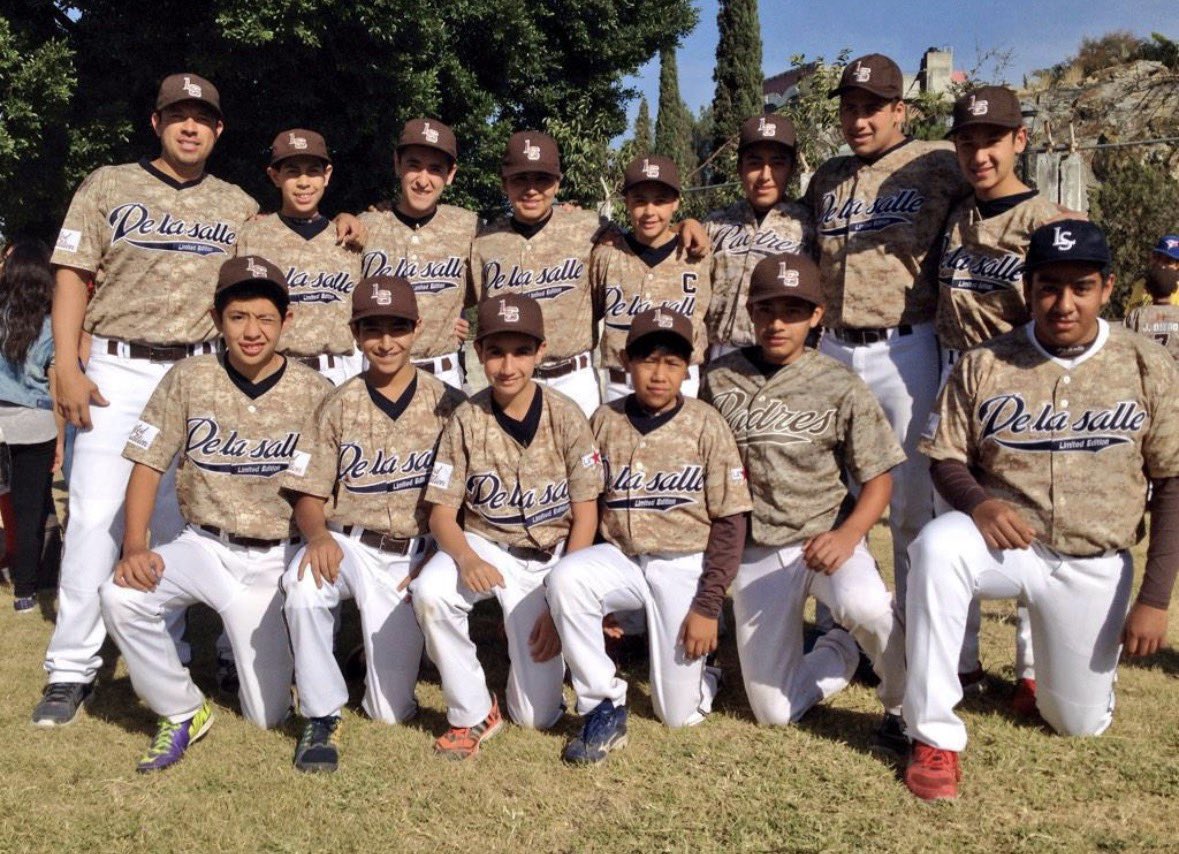 averonicamendez's tweet photo. 🎼Yo si le voy le voy a @LaSalle_Oaxaca ⚾️🎼así una de las porras en los juegos de la liga infantil de beisbol, que emoción hoy ver que José Ignacio Rodríguez debutó en las grandes ligas, felicidades, éxito asegurado ! @SofiaTibu @tibuoax61 https://t.co/bKLPrEVLet