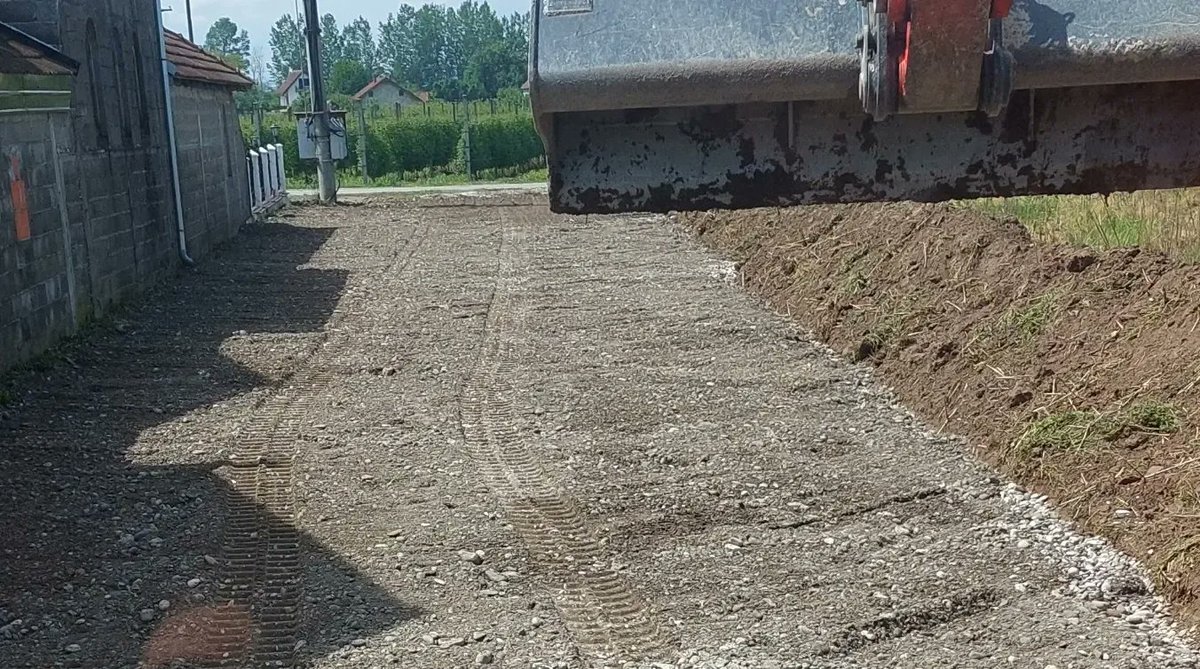 gracedavis752v0's tweet photo. Gravel and stone fillingores https://t.co/DsSobWXBWc