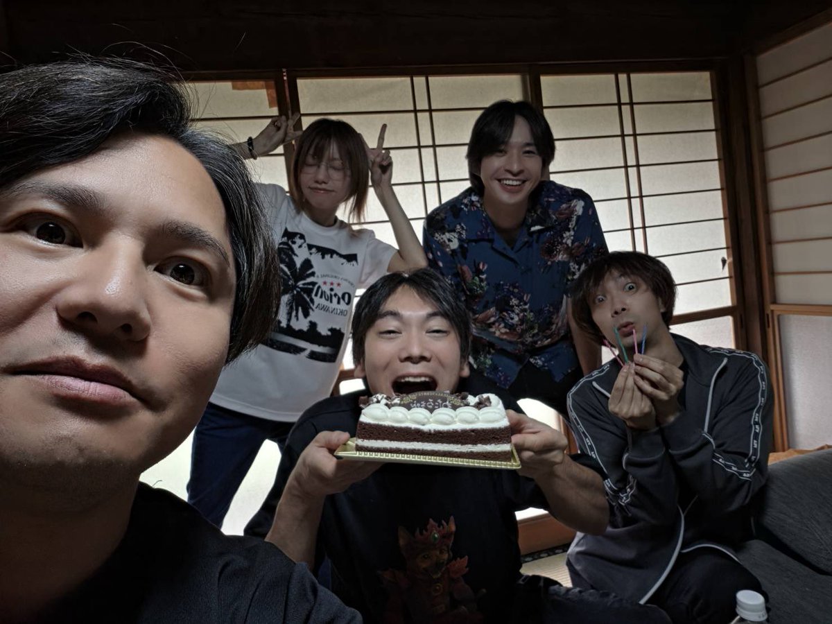 0wataru0's tweet photo. 皆さんこんにちは、わたるちゃんおめでとうボーイズwithシスターです。 https://t.co/xsCLtwCs4V