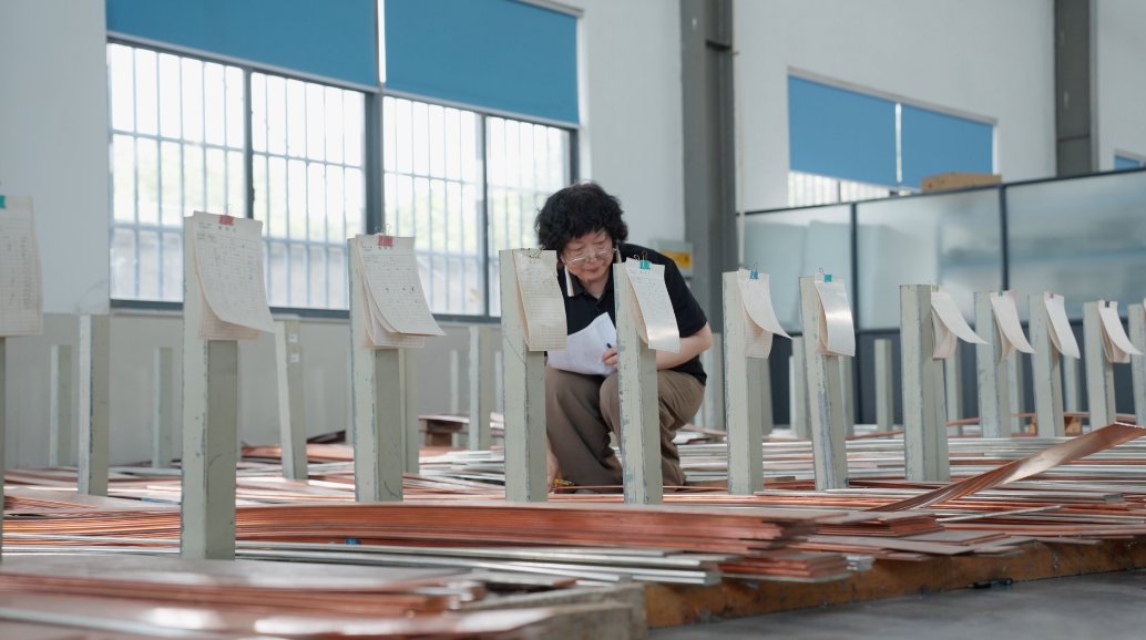 dalangelectric1's tweet photo. Careful inspection of finished copper busbars. Strict quality check for every piece. DM us to discuss cooperation. https://t.co/IojquIyZOu
#busbar #copper #factory #quality #electric https://t.co/cNkvGIfZfk