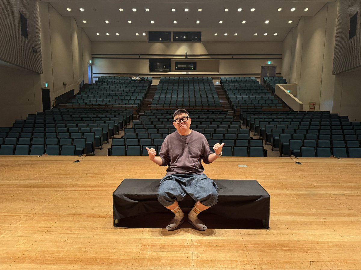 hyodo1313's tweet photo. さあ！今日はおしゃべり大好き。48富山公演です！

久しぶり！富山県教育文化会館ホール！

テレビデオ健在！

今日も楽しむ！

チケットあるので、よろしくお願いします！

#おしゃだい https://t.co/zByLLviHNq