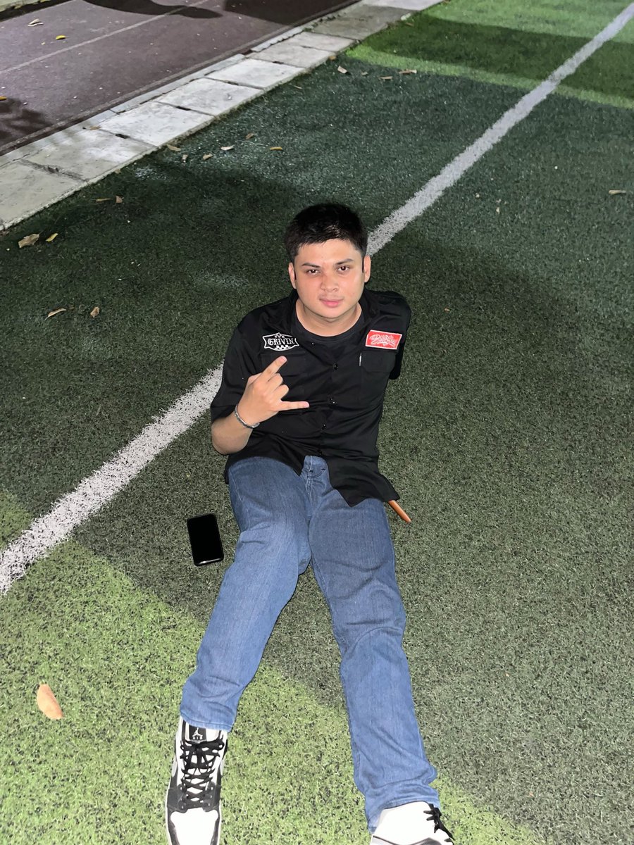 coldstarboy's tweet photo. “beginilah gaya anak teknik” https://t.co/rF3vA1IYYV