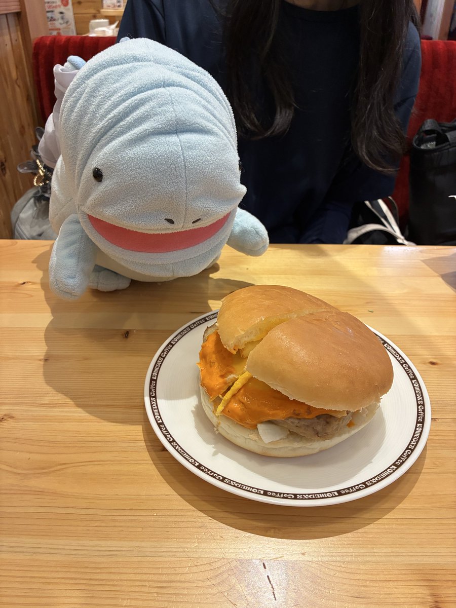 sg1_jmdwtgp's tweet photo. コメダ行ってきたぬ！
フルムーンバーガーよこせぬ！！！
シロノワールよこせ…なんで先に食べちゃうんだぬか！！！ https://t.co/TfgthVWLPd