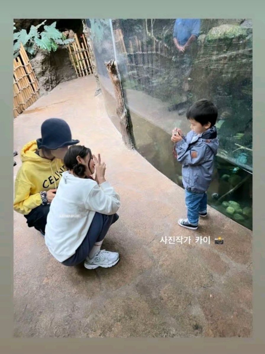 rubyaleister's tweet photo. beginilah gambaran Jenlisa kalau punya anak 😂
Jennie : bakalan bikin makan untuk anak nya 🥰
Lisa : nih ambil uang, pergi sana beli sendiri 🤣
Jenlisa di masa depan 🤭
#jenlisa https://t.co/dL8bbTf6vG