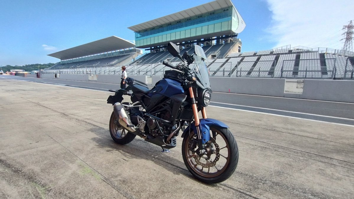 CB_Rider's tweet photo. 今日は朝から #HondaGoBIKEMEETING へ！🏍️
昨年とは違って今年は天候に���恵まれ、絶好のイベント日和☀️
今年はサーキットツーリングにも参加😆
#CB250R https://t.co/j8UMXl244W