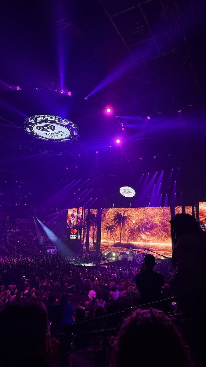 KTHgirl1230's tweet photo. I am here, Taehyungie! 💜

TAEHYUNG AT IHEART FESTIVAL 
ICONIC SHOWSTOPPER V 
#VxiHeartRadioMusicFestival 
#TaehyungxiHeartFestival2026 https://t.co/Ykig8TKEoX