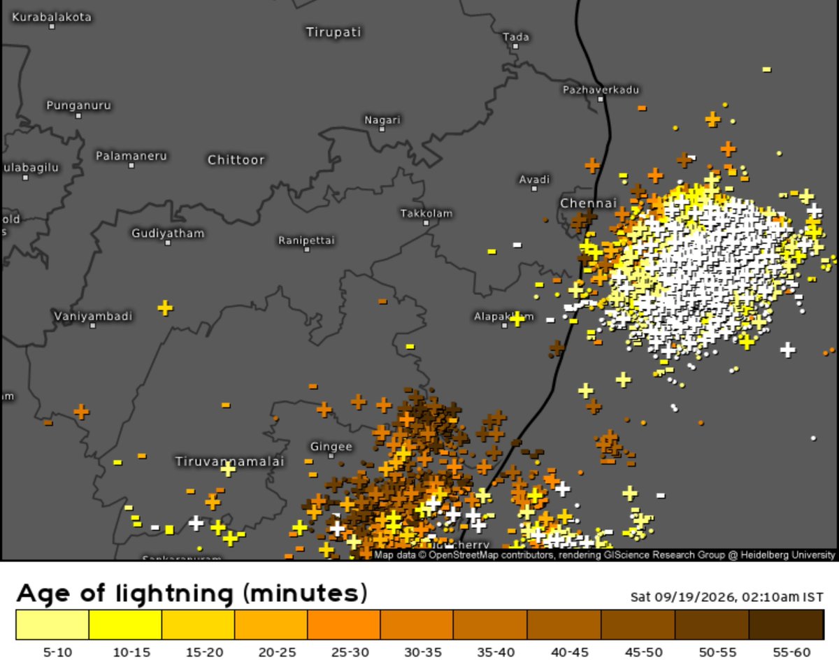 Prassanna_N's tweet photo. The main activity ended up just offshore. Intense thunderstorms cluster happened to develop over the sea close to the coast, leaving Chennai with only isolated rains. Apologies🙏

Matter of time. KTCC (Chennai) has to turn up. Next 3 days, North TN to Delta stretch in main focus. https://t.co/y6Po7dMq88