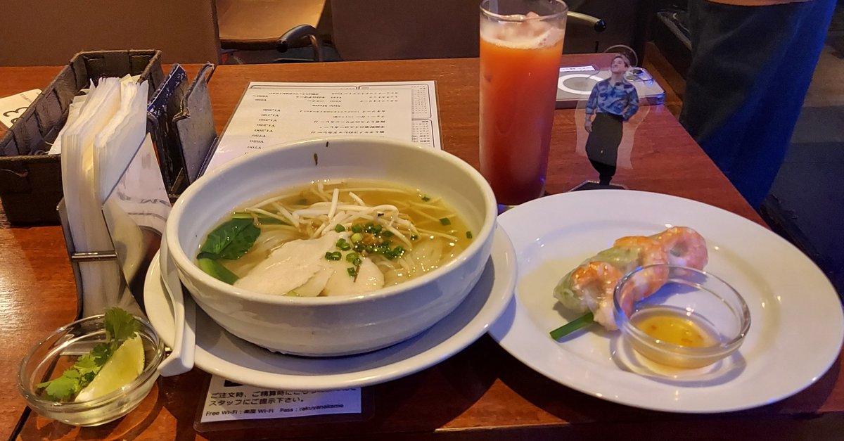 rie_424's tweet photo. 23日はKOSEI さんオータムライブ🎹🎤✨️会場は中目黒にある「楽屋」さん🍜
ご飯がとっても美味しいお店なので、ライブもご飯も楽しみです😋写真は７月のライブの時に食べたフォー・ガー🍜と、ベトナム風海老の生春巻き🦐
今回は何食べよう？😋🎹🐝
#KOSEI  さん
#中目黒楽屋 https://t.co/n2AZsWP5Rd