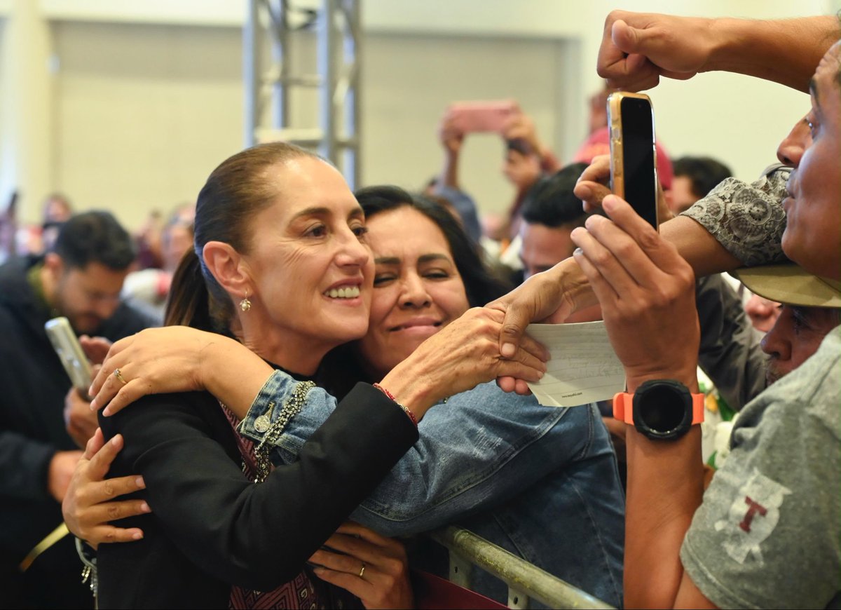 zorrotapatio's tweet photo. Una vez más, @CarlosLoret demuestra que es un mentiroso consuetudinario.

Hubo lleno total en el informe de la Presidenta @Claudiashein en Querétaro.

Pero el pueblo es sabio y mucha pieza y por eso ya no cae en sus montajes 👇 https://t.co/DIqxkFMaDA