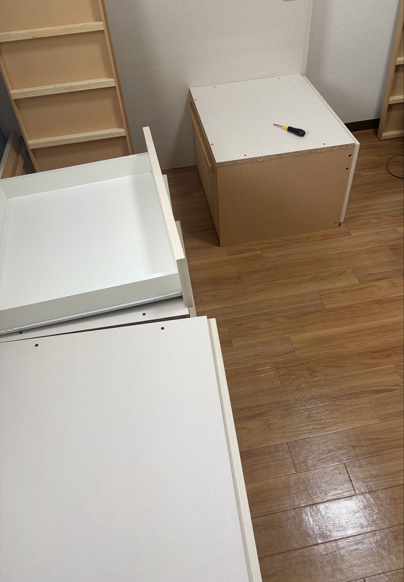 Oto202608's tweet photo. ベッド解体中～꜀(  ꜆-ࡇ-)꜆ﾌﾆｬ https://t.co/Kot8MDxgGd