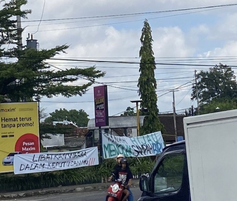 udinpethot75's tweet photo. maaf ya mas ora ngomongke benere dewe, coba ditarik kebelakang ya. saat tim sek randuwe omah meh nyilih omahe sedulure dan kui mbayar tapi ora oleh. sebelumnya kita gojek2an adate dulur wae kui muk neng sosmed nggo gayeng2an. tetapi tempatmu yg mengaku sbg warga gini pas offline: https://t.co/LtgPesgldr