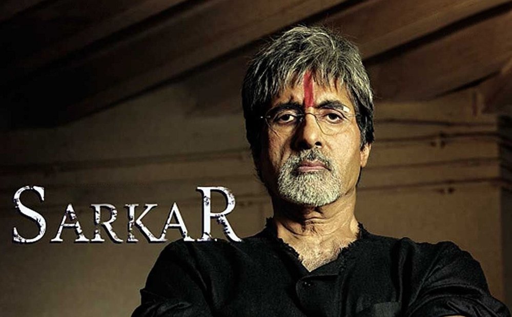 ipsvijrk's tweet photo. एक बार मैं जब मुम्बई में था तो "सरकार" मूवी का प्रीमियर देखने गया। मेरे CBI में पदस्थ दोस्त के पास दो invitation card थे। @SrBachchan जी और अभिषेक ने गेट पर आत्मीयता से स्वागत किया। चारों तरफ stars थे, हम चुपके से एक किनारे खड़े हो गए, थोड़ा अटपटा लग रहा था।

मध्यांतर में जब हॉल में लाइट जली तो देखा कि मेरे साथ वाली सीट पर एक बेहतरीन अदाकारा बैठी थी ...