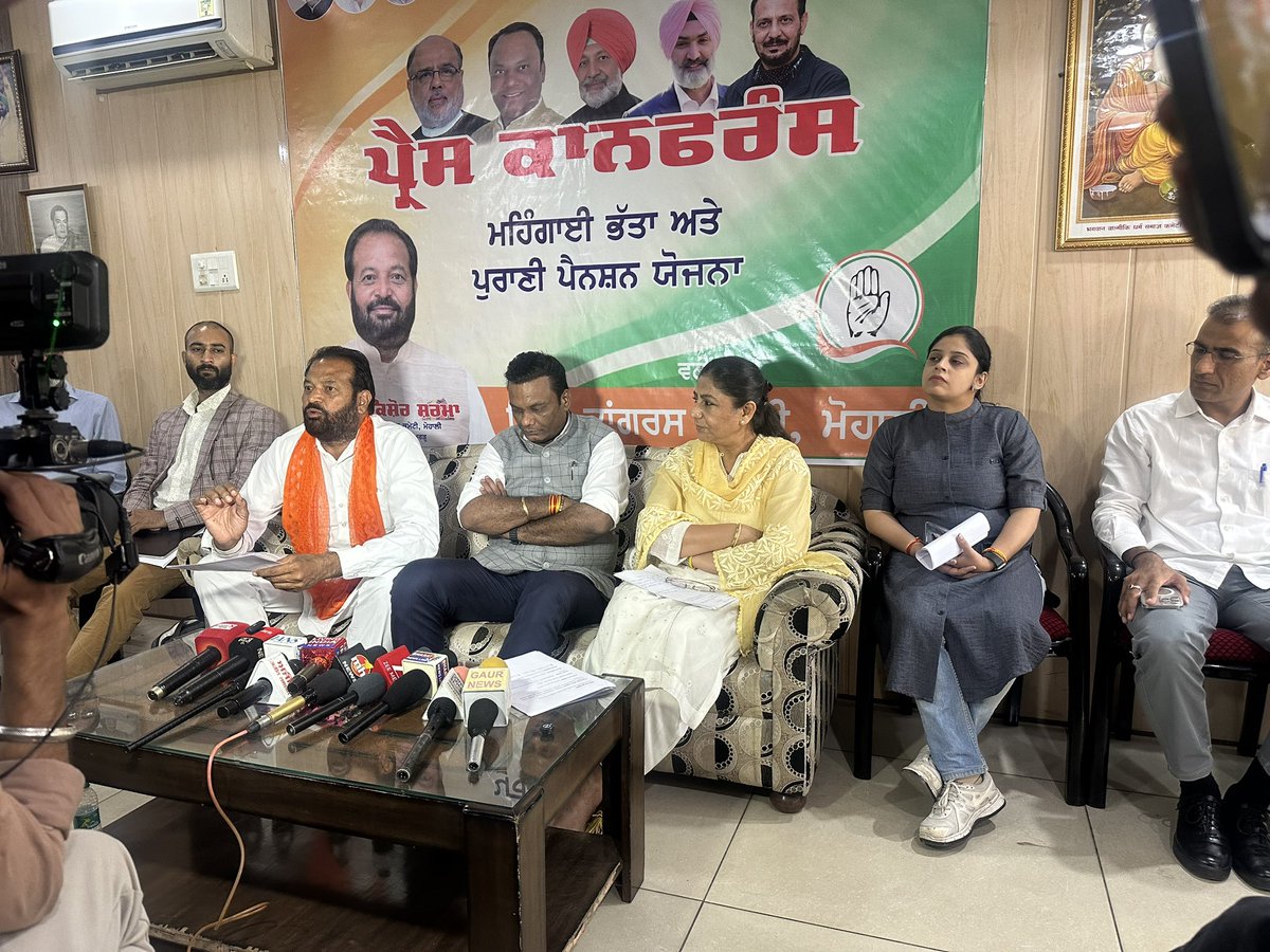 parmindercwc's tweet photo. AICC Punjab in-charge and spokesperson @vikramlohia ji addressed the media in Mohali on the serious issues confronting Punjab.
He highlighted the key concerns of the people - including law and order, women’s safety, cybercrime, education, and the serious issue of drug abuse, and questioned the unfulfilled promises and commitments of the AAP government.
@AAPPunjab @AamAadmiParty 

@SachinPilot