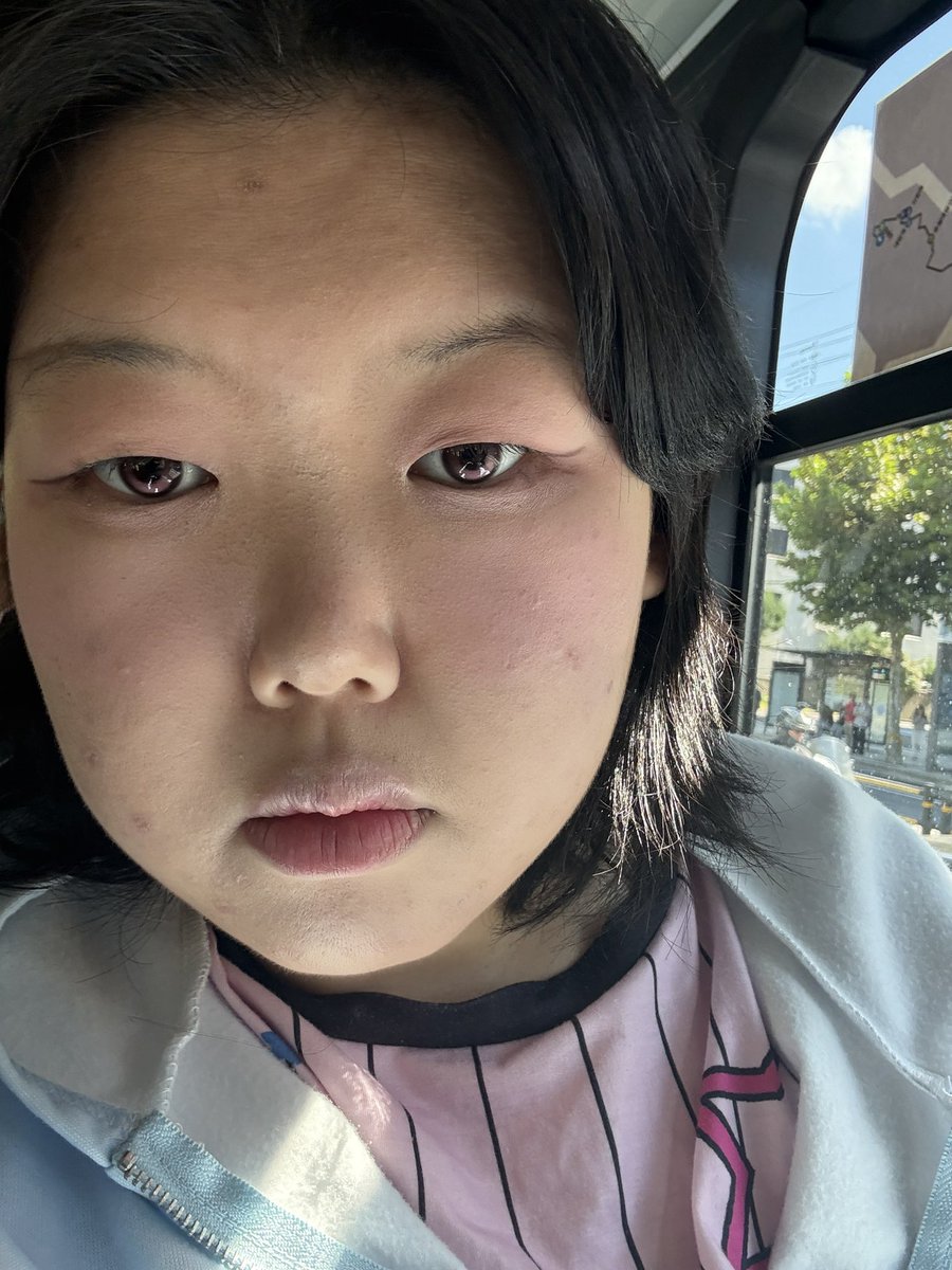 SEOU12_cos's tweet photo. 왜요 제가 마스카라 시도하다가 눈에 다 뭍힌사람처럼 보이새요? https://t.co/EIfIp6Yc8a