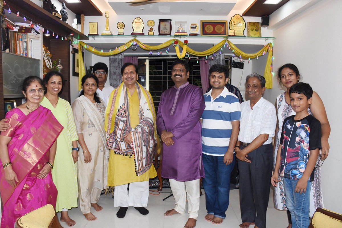 Copavinash's tweet photo. I am very small person but today without any protocol and any advance intimation Hon Cabinet Minister for Skill Development, Employment, Entrepreneurship, and Innovation *Shri Mangalprabhat Lodha ji* visited my home for Gauri Ganpati  Darshan.
@MPLodha https://t.co/NkWT22uGyw