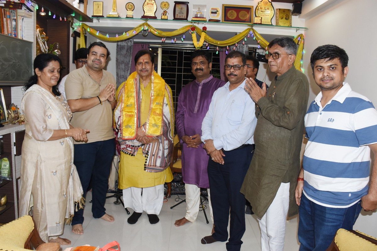 Copavinash's tweet photo. I am very small person but today without any protocol and any advance intimation Hon Cabinet Minister for Skill Development, Employment, Entrepreneurship, and Innovation *Shri Mangalprabhat Lodha ji* visited my home for Gauri Ganpati  Darshan.
@MPLodha https://t.co/NkWT22uGyw