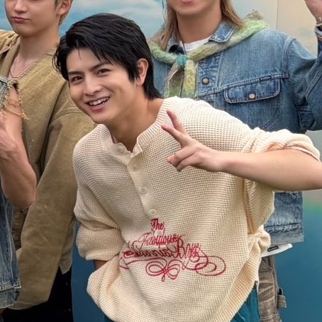 melo_14_'s tweet photo. 待ってハル黒髪に戻った❓❓❓❓❓❓❓ https://t.co/Ut9lHakks8