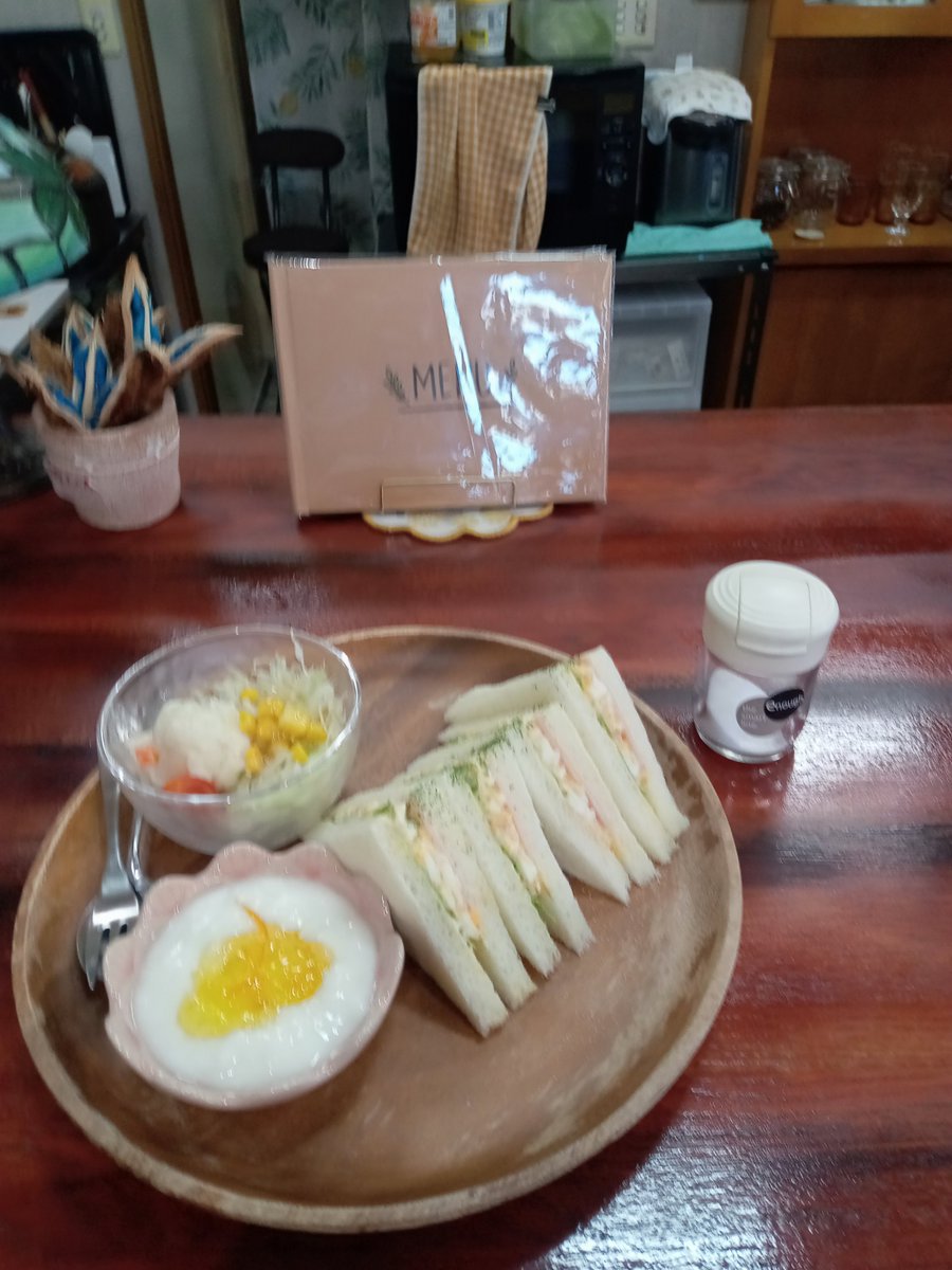 DonTaco106's tweet photo. 有難い5連休がスタートー🫠
久しぶりにまとまった休みな気がする。
しかし休み明けの仕事のことがすでに心配や😣
色々と考えるとツラいので喫茶店へ、
いいタイミングでお店に到着、
またゆっくりさせてもらいました〰 https://t.co/aRlr5YoFSU
