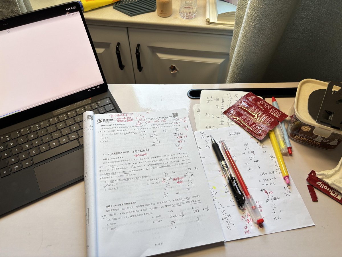 bluen592852's tweet photo. Adjusting to a better routine Small wins count—try waking up 10 mins earlier, logging your sleep, and skipping late-night scrolls. Consistency beats perfection! https://t.co/uoByU0vJR3
