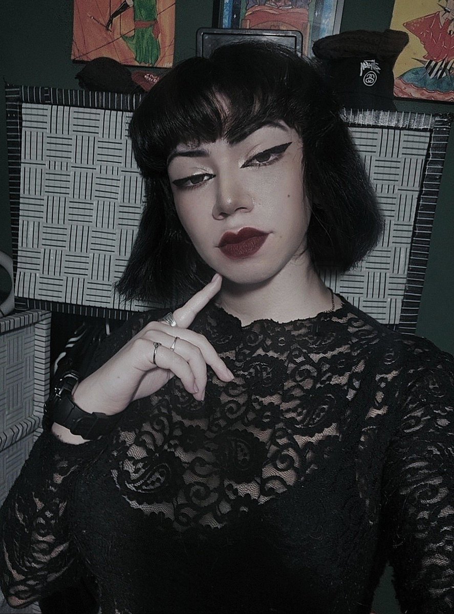 Sadorexika_G's tweet photo. Tu vampira favorita
.
#gotica #misandria #odioaAbelardo #quierounbesito #borderlinda #salchipapa #muertealaultraderecha https://t.co/oesIR8NZsw