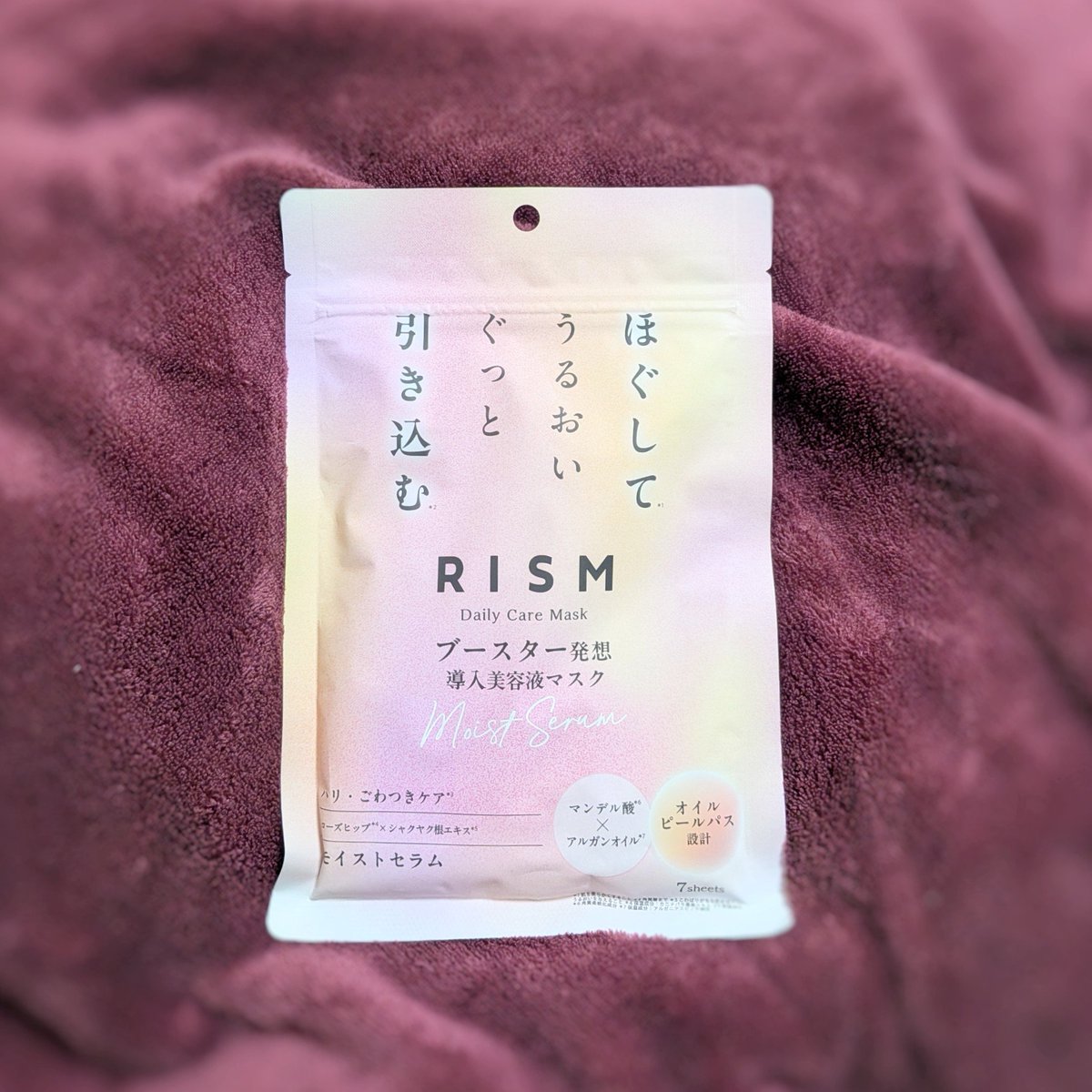 mycanda's tweet photo. 『RISM（リズム）　ブースター導入マスク　モイストセラム』

美容液がたっぷりしみこんだやわらかいシートマスク。

心地よいフローラルアロマの香りも特徴的です。

毎朝晩のスキンケアに使えるオールインワンタイプは。時短にうってつけ♪

@puresmile_cosme
#PR #リズム #ブースター導入マスク https://t.co/DLklTiTDil