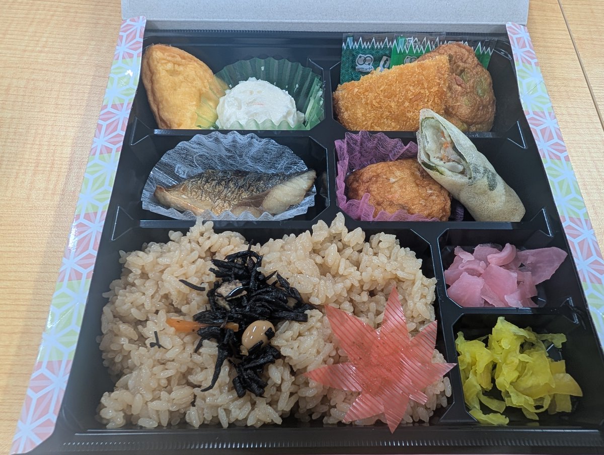 horiih's tweet photo. 今日の休出弁当🍱 https://t.co/GDsVaBwlgE
