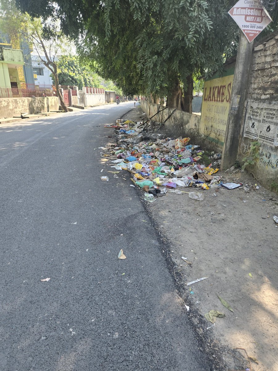dey_jayabrata's tweet photo. Corruption. Irregularities. Mismanagement. Zero accountability.
WATCO &amp; H&amp;UD Dept. are failing Sambalpur’s basic civic needs: 🚱 no water, 💧 muddy/untreated supply, 🦟 mosquitoes, flies, foul odour &amp; unhygienic surroundings.
How long will Sambalpur suffer?  #CMO #MDWATCO https://t.co/xBgxvMhqgs