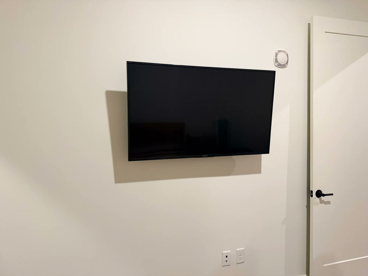 MountingManTV's tweet photo. TV mounting Rosemount by The Mounting Man. 85" TV installation in Rosemount on drywall, completed near Cumberland Avenue West. Completed for $710.

Install subtotal: $710.

https://t.co/DQsqrTiaaK… https://t.co/F8x6hUr9Sq