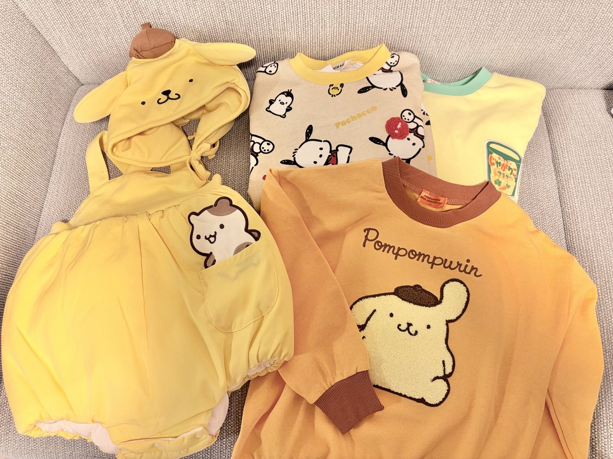 kiyone0622's tweet photo. この冬も男児が着れるポムポムプリンとポチャッコをかき集めている🍮
あとじゃがりこもかわいいから買っちゃった🍟 https://t.co/3B5HS17IEL